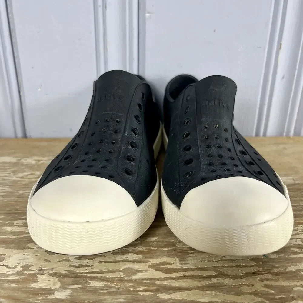 Native Jefferson Kids Junior Slip On Shoes Size J2 Black White Water Sneakers